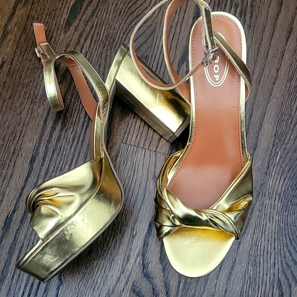 SCOOP  Gold Metallic platform heels